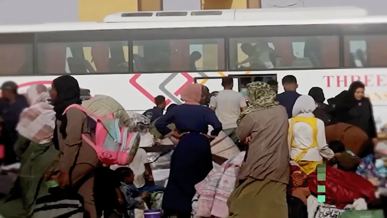 آلاف السودانيين يتكدسون عند معبر أرقين قبل العيد